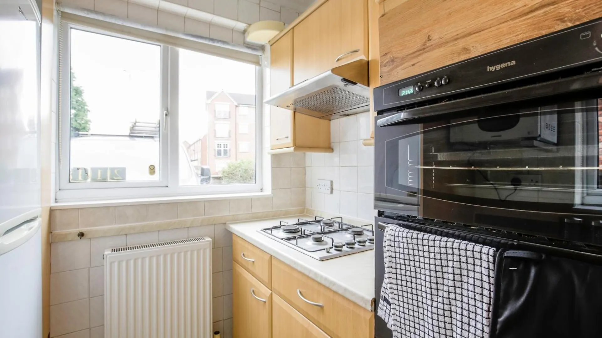 5-Bedroom Home In Trendy Dibsbury Area Manchester With Parking
