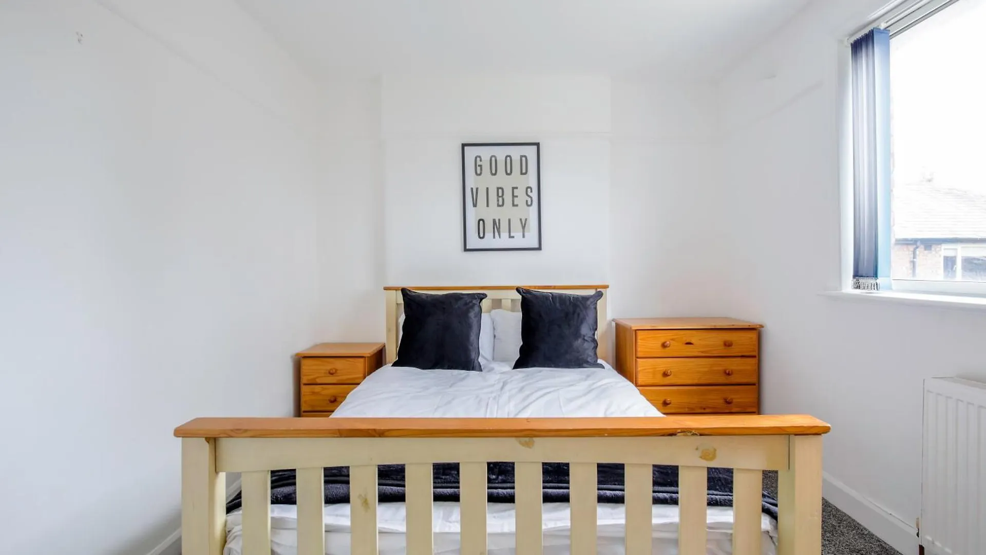 5-Bedroom Home In Trendy Dibsbury Area Manchester With Parking United Kingdom