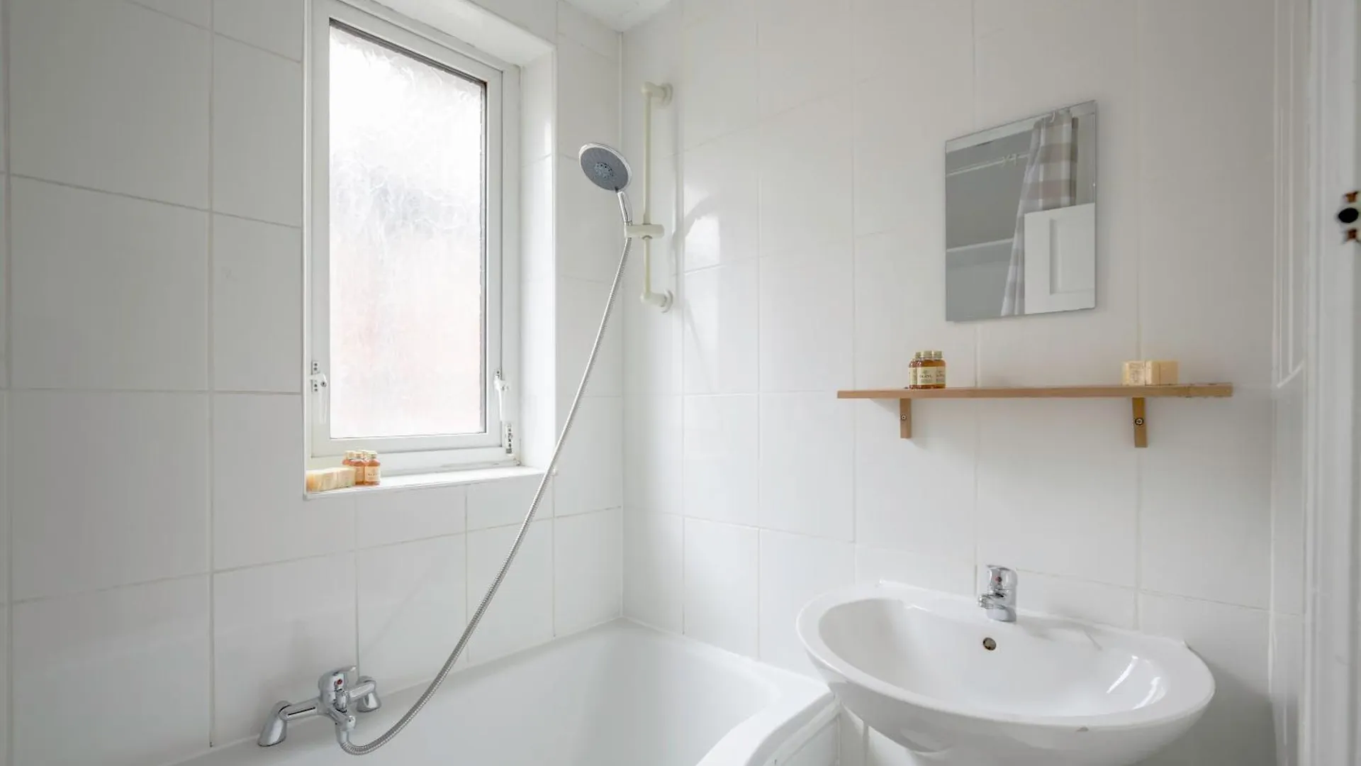5-Bedroom Home In Trendy Dibsbury Area Manchester With Parking United Kingdom