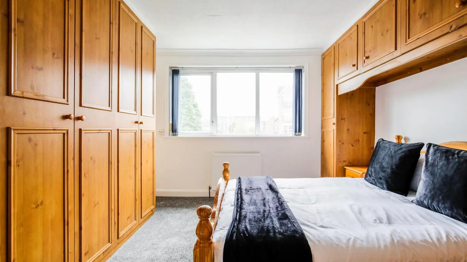 5-Bedroom Home In Trendy Dibsbury Area Manchester With Parking 0*,  United Kingdom