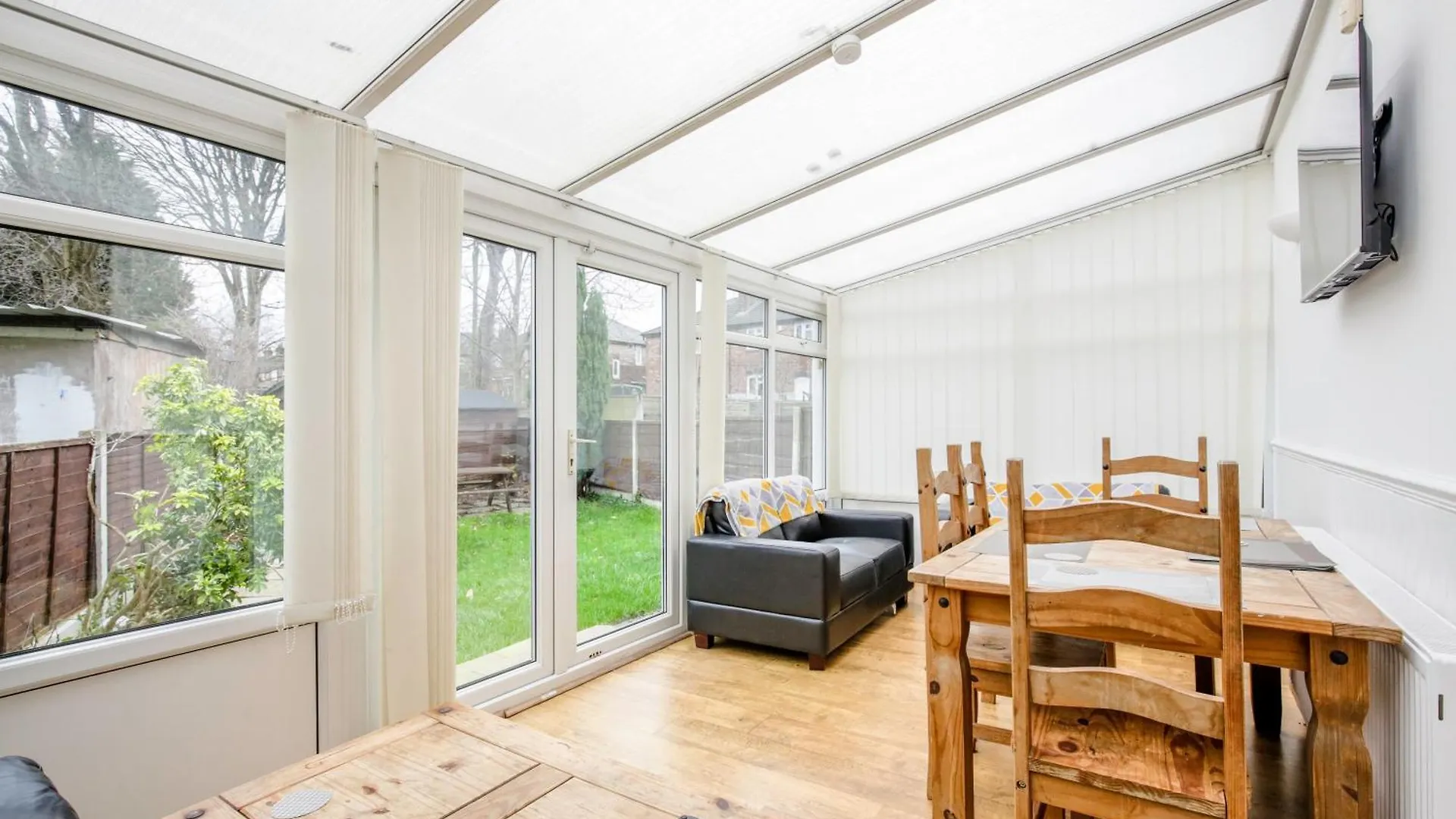 5-Bedroom Home In Trendy Dibsbury Area Manchester With Parking 0*,  United Kingdom