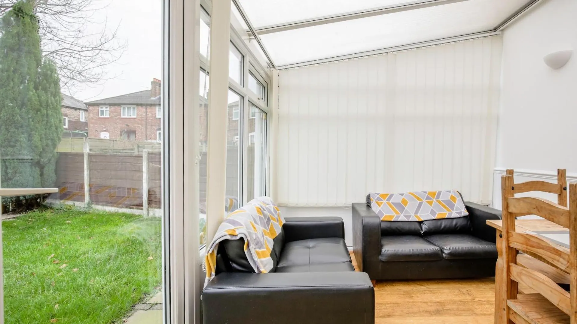 5-Bedroom Home In Trendy Dibsbury Area Manchester With Parking