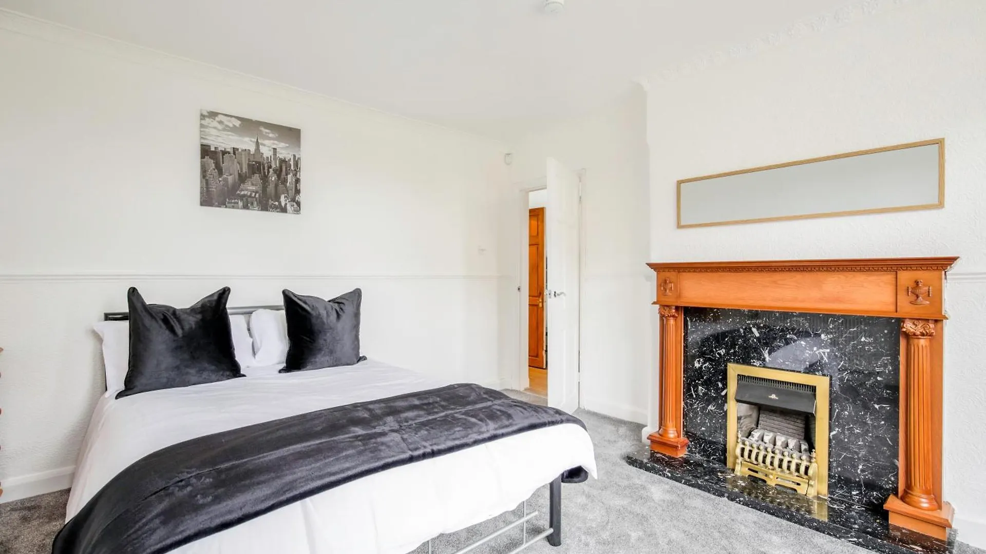 Holiday home 5-Bedroom Home In Trendy Dibsbury Area Manchester With Parking