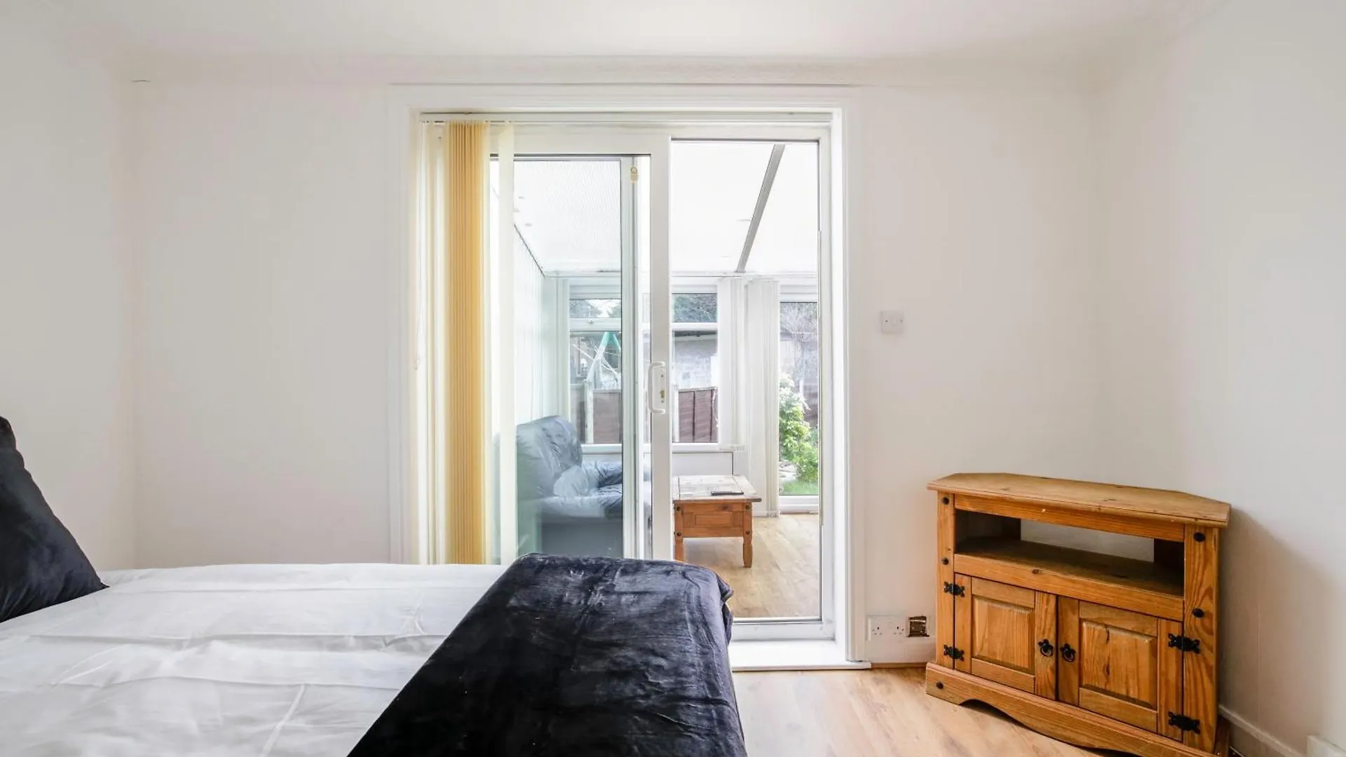 5-Bedroom Home In Trendy Dibsbury Area Manchester With Parking Holiday home