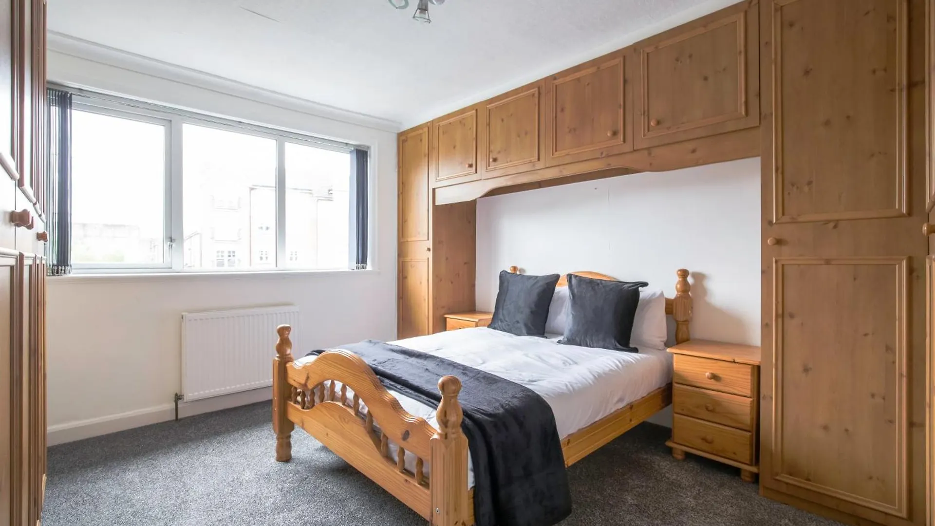 5-Bedroom Home In Trendy Dibsbury Area Manchester With Parking 0*,  United Kingdom