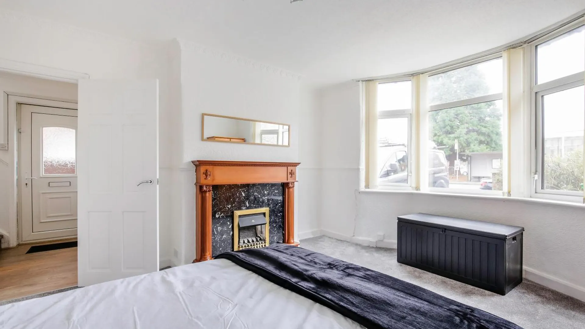 5-Bedroom Home In Trendy Dibsbury Area Manchester With Parking Holiday home