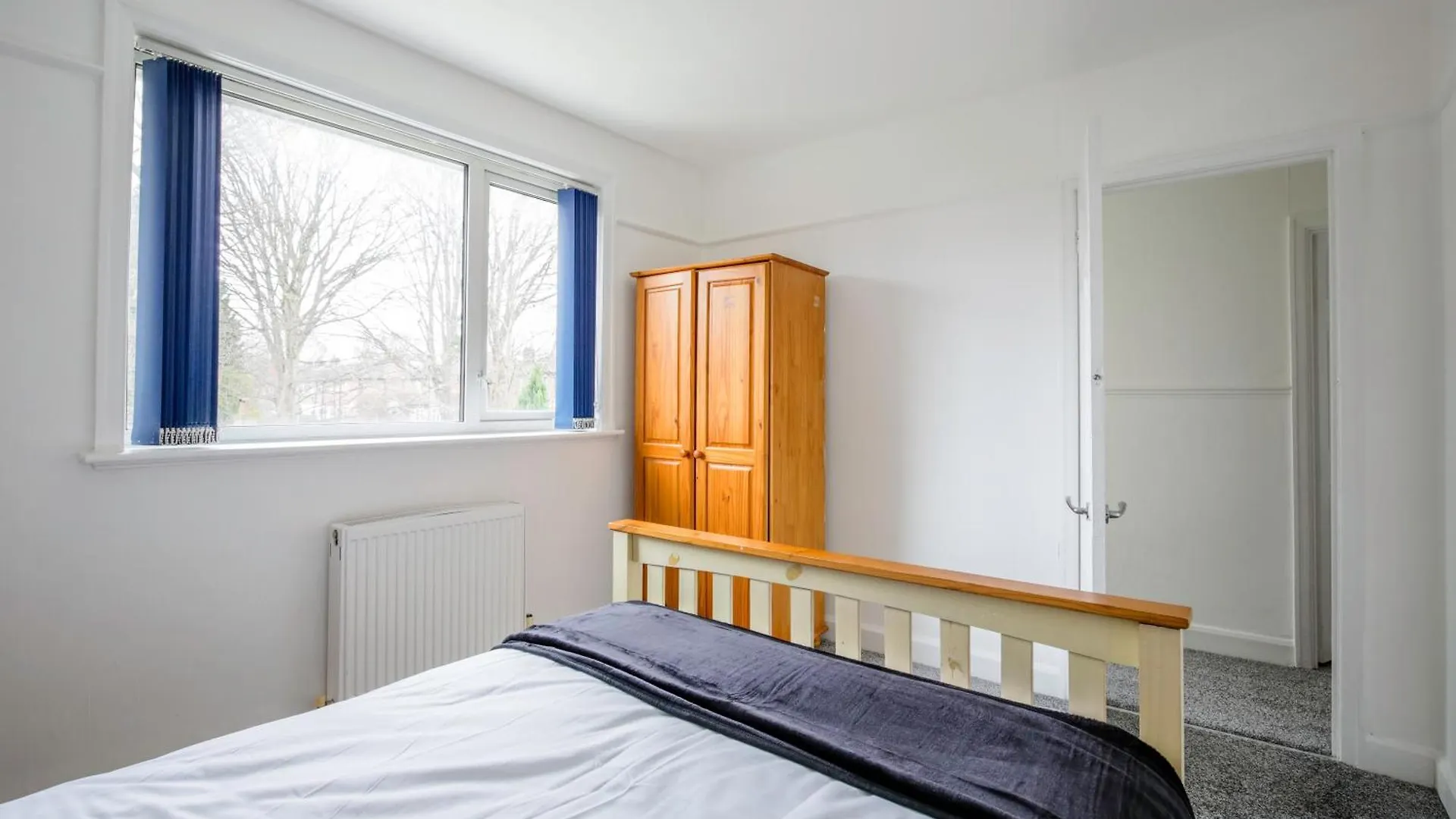 5-Bedroom Home In Trendy Dibsbury Area Manchester With Parking