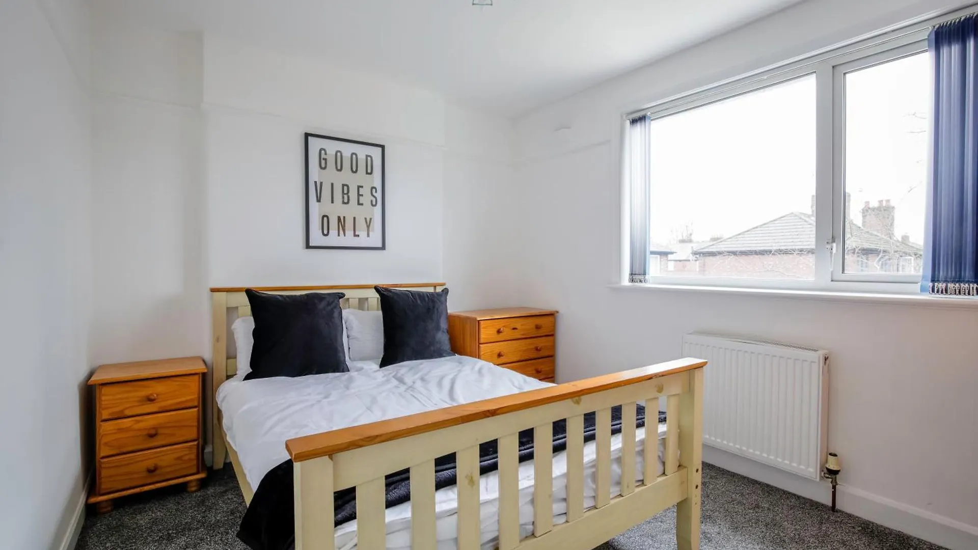 Holiday home 5-Bedroom Home In Trendy Dibsbury Area Manchester With Parking