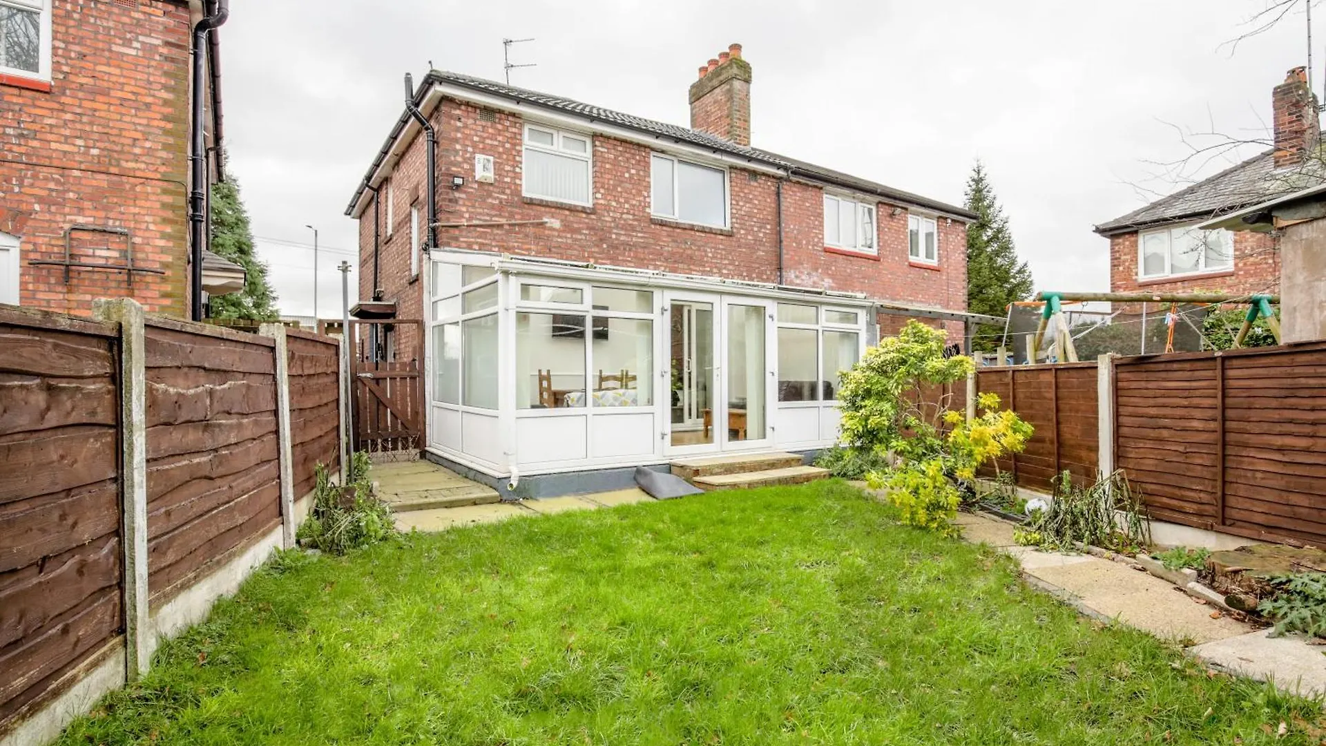5-Bedroom Home In Trendy Dibsbury Area Manchester With Parking