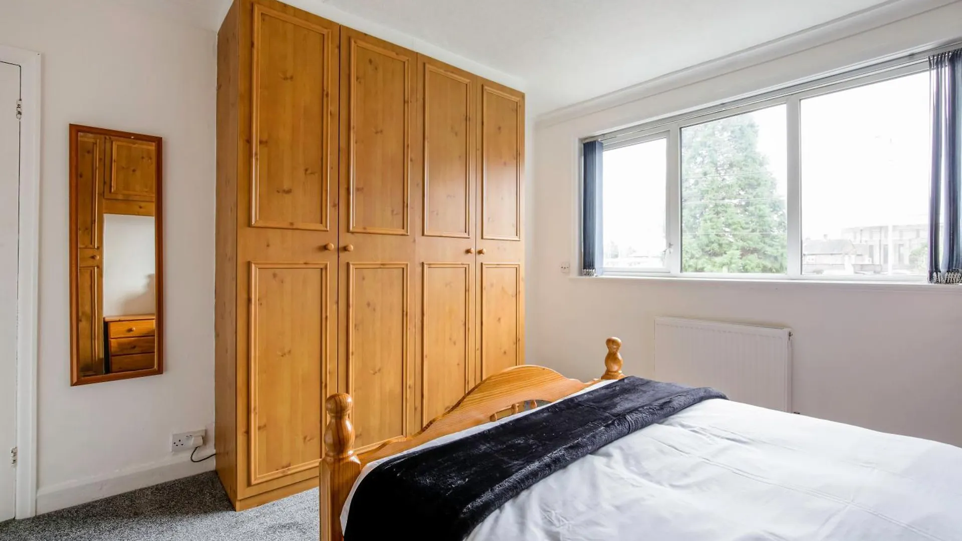 Holiday home 5-Bedroom Home In Trendy Dibsbury Area Manchester With Parking