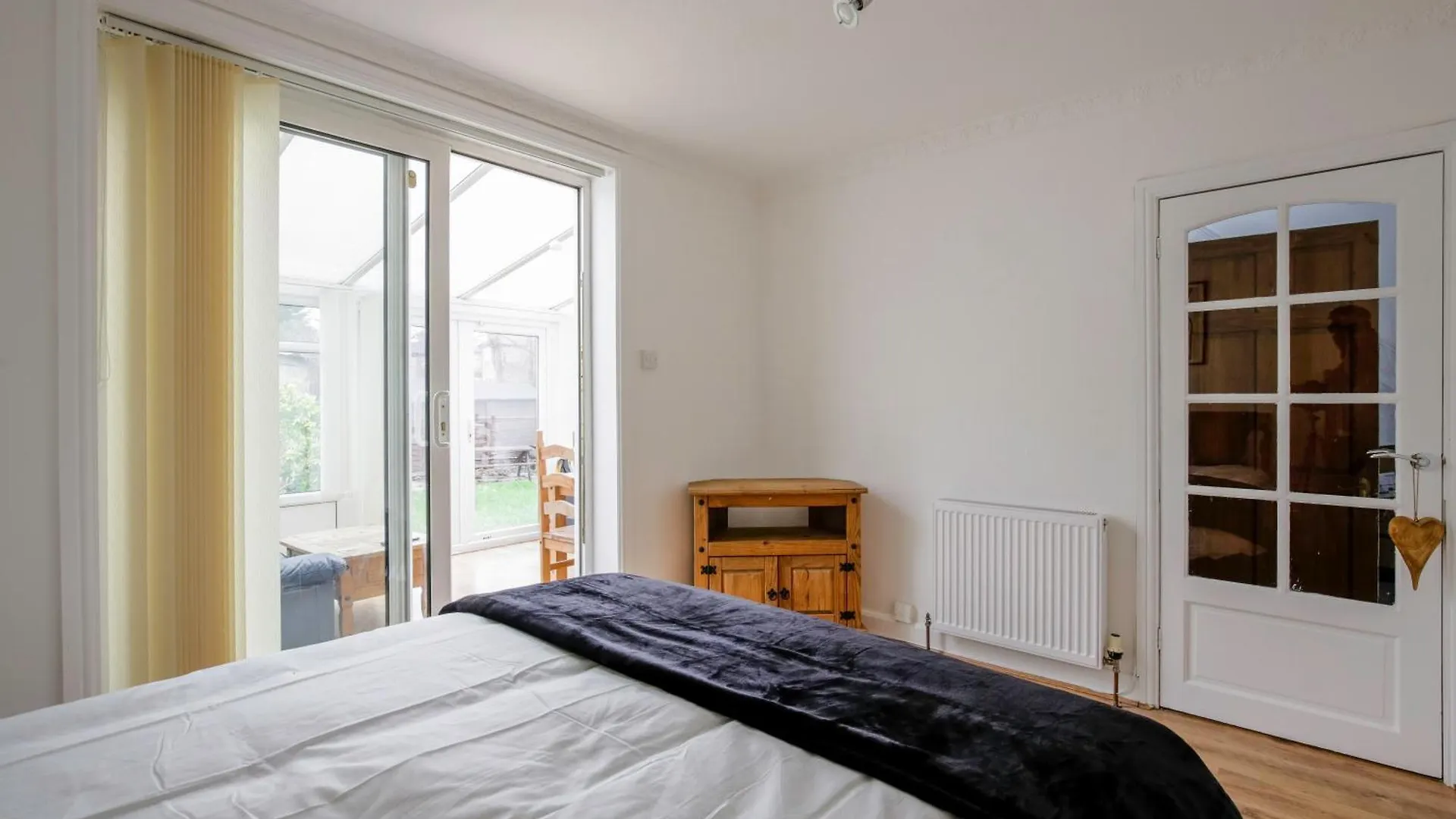 5-Bedroom Home In Trendy Dibsbury Area Manchester With Parking 0*,
