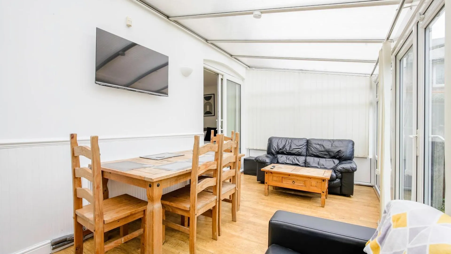 5-Bedroom Home In Trendy Dibsbury Area Manchester With Parking United Kingdom